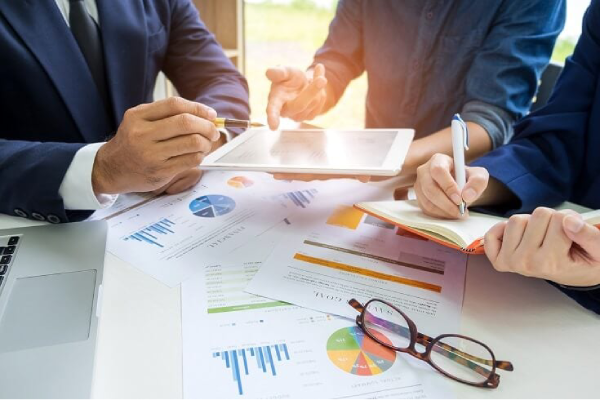 Auditoría de empresas para proyectos como fusiones y adquisiciones.